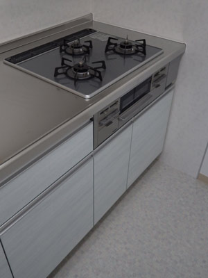 長年使っていたキッチンをピカピカに！クリナップ ラクエラにお取替え